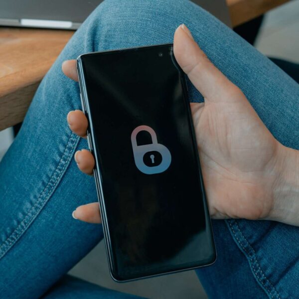 Which camera is better: the Pixel 6 vs…