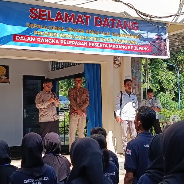 Disnakertrans Kepri Lepas 25 Peserta Magang ke Jepang